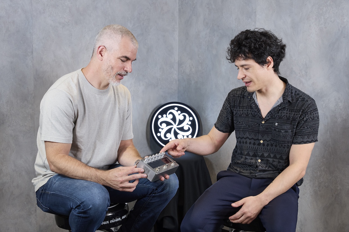 マルコス・バリラッティ氏【写真:左】と、各モデルのデザインを手掛けるフランコ・アソカル氏【写真:右】