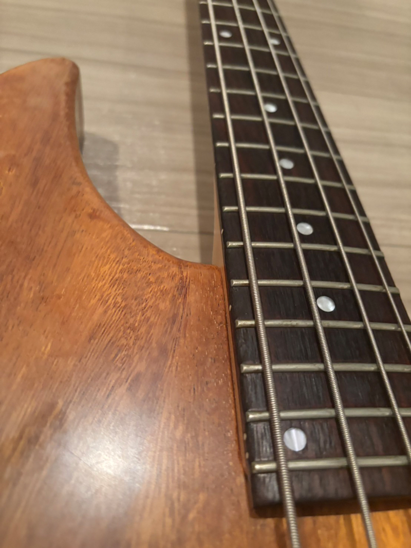 関所有のKawai製ベース ネック