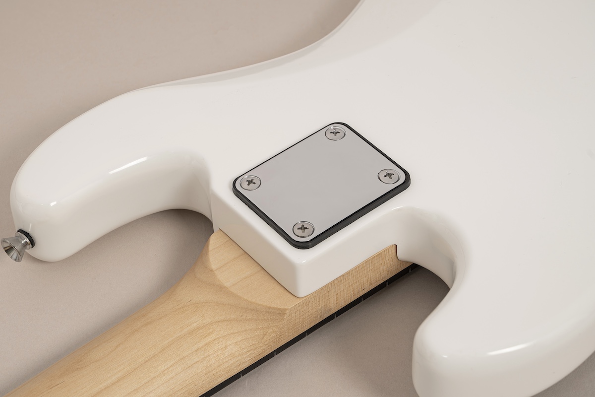 PLAYTECH/JB042 WHITE(ネックのボトルオン構造)