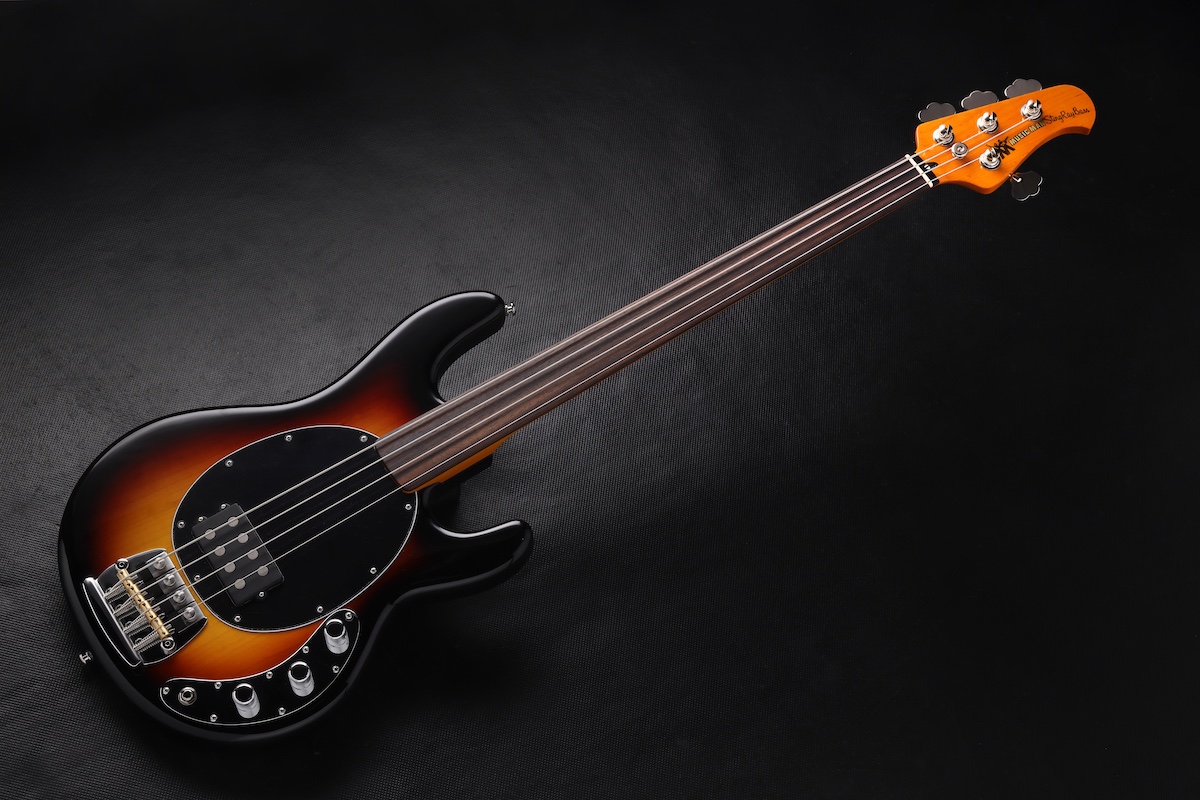 Pino Palladino Signature StingRay Bassのフレットレス・モデル