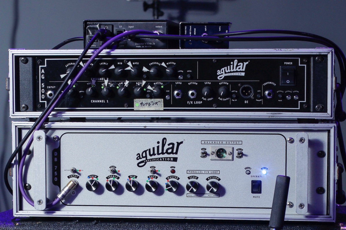くるり 佐藤のアギュラー製ベース・アンプ