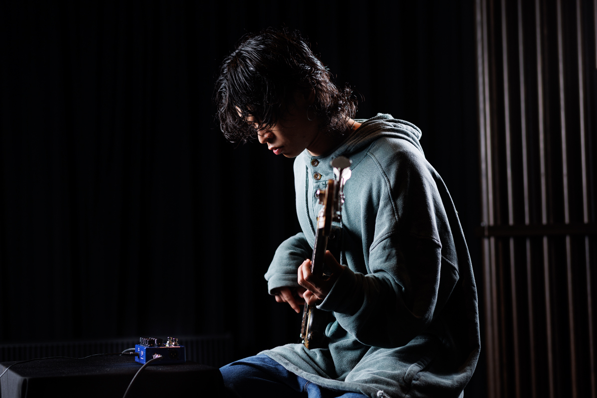 峯岸翔雪(おいしくるメロンパン)が
Navy Stompを試奏