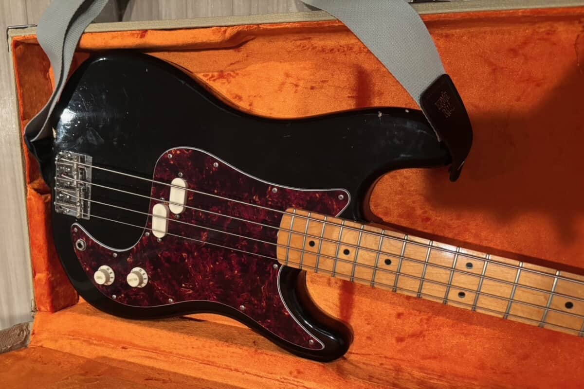 関が所有するFender / Bullet Bass Deluxe ボディ・表
