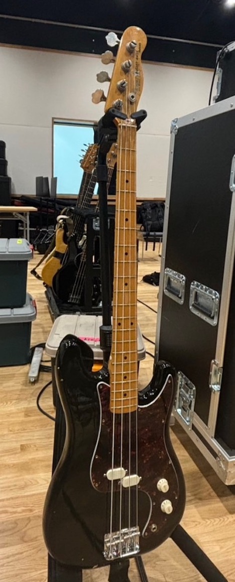 関が所有するFender / Bullet Bass Deluxe